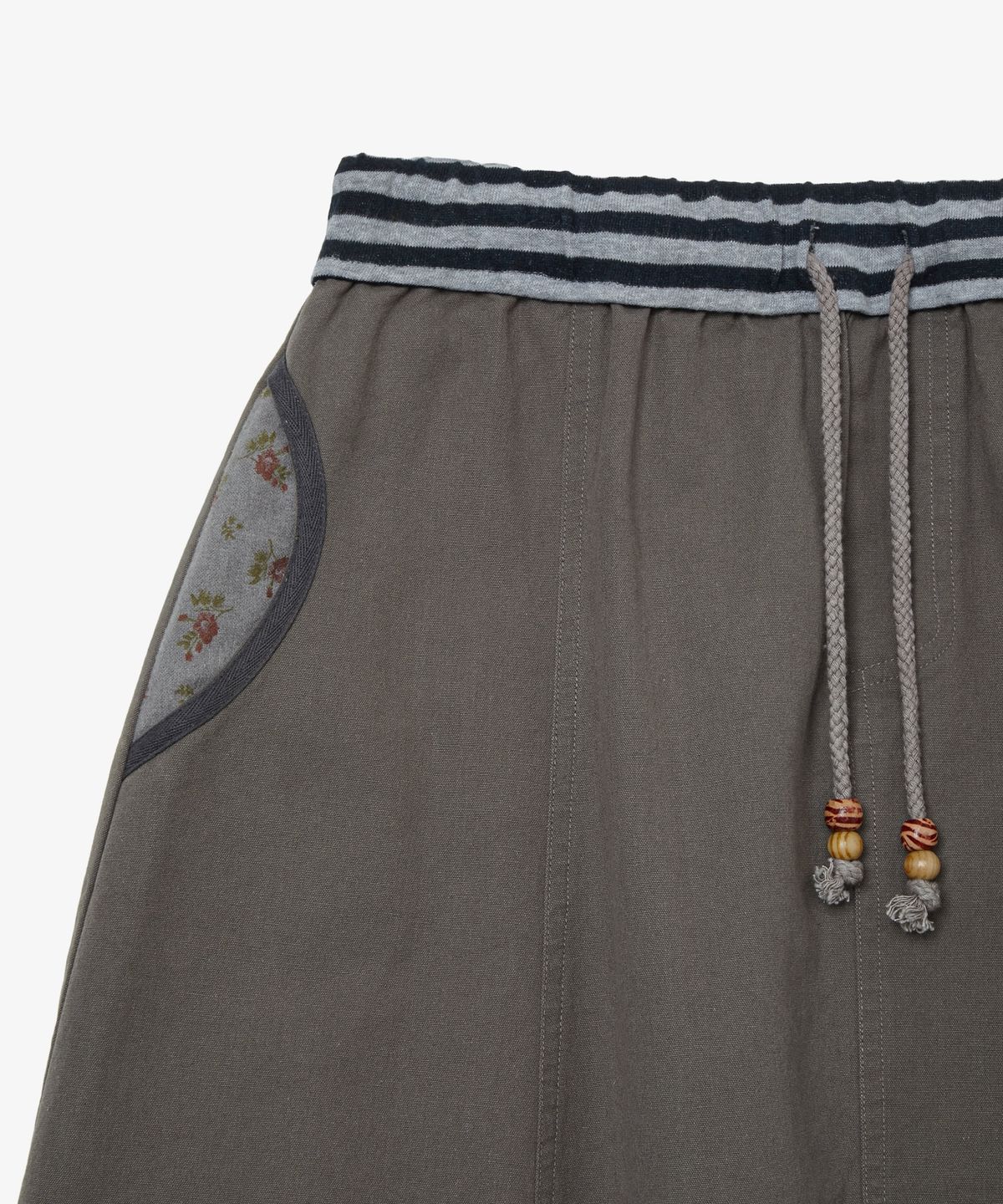 에이이에이이(AEAE) FLOWER BLOCK SKIRT [CHARCOAL]
