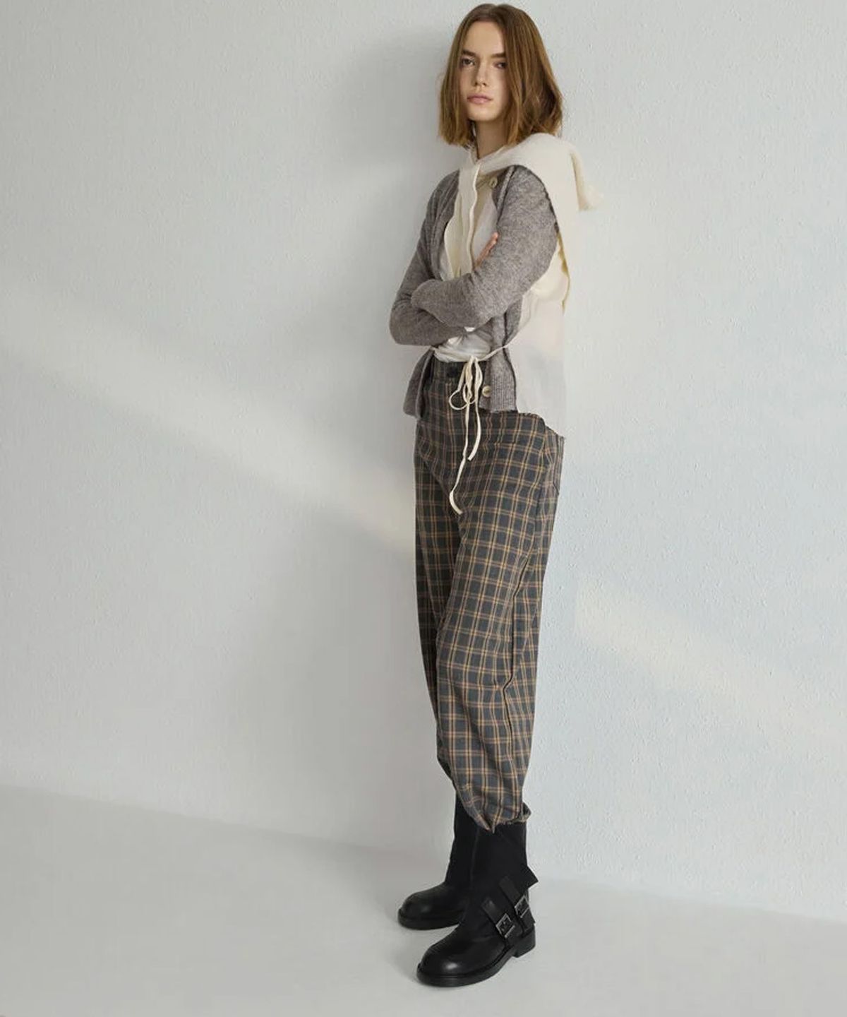 찰스앤키스(CHARLES & KEITH) 에이더 버클드 카프 부츠 2colors CK1-90380187