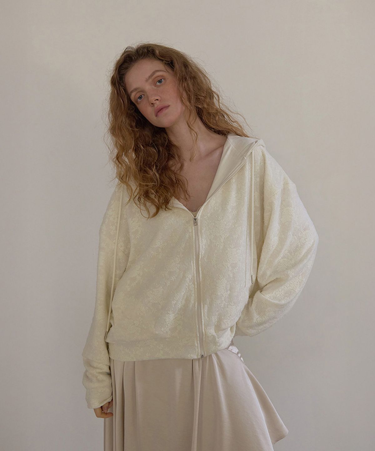 론크(LONQUE) LACE ZIP-UP HOODIE (IVORY)