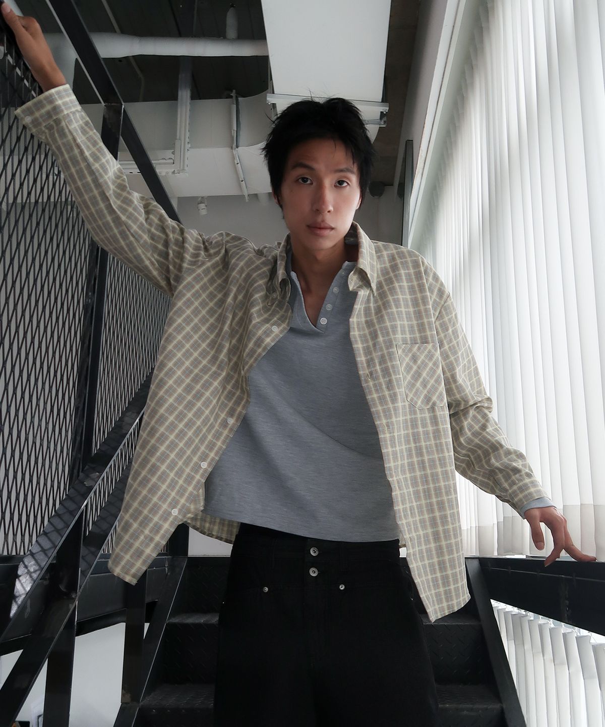 플레이스스튜디오맨(PLACESTUDIOMAN) 레트로 빈티지 타탄 체크 원포켓 카라 오버핏 코튼 긴팔 셔츠_3COLOR