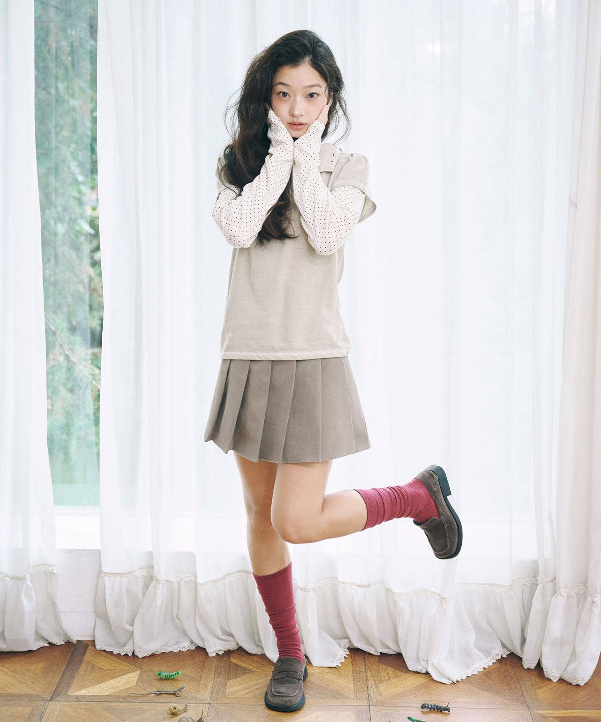 잇자바이브(ITZAVIBE) BUTTON WRAP MINI SKIRT - TAUPE GRAY