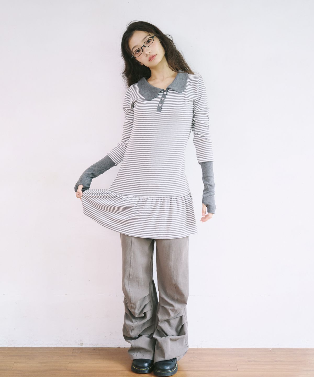 잇자바이브(ITZAVIBE) STRIPE ASYMMETRY COLLAR ONE PIECE - GRAY