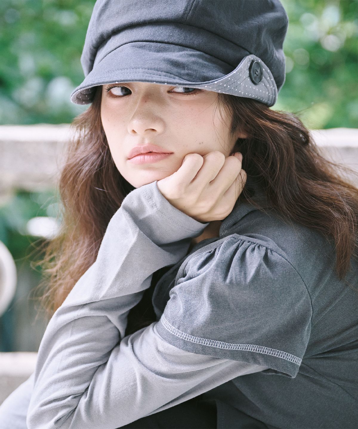 잇자바이브(ITZAVIBE) BUTTON NEWSBOY CAP - CHARCOAL