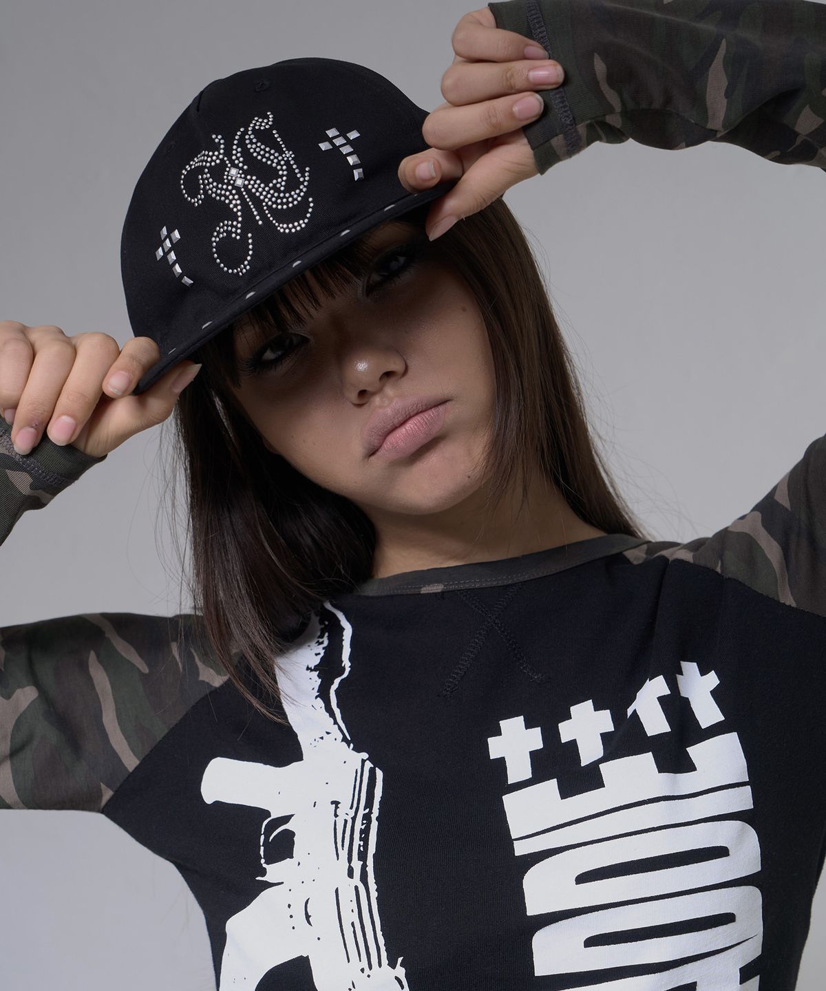 팬시클럽(FANCY CLUB) 헤일로 스터드 캡 (BLACK) F26ZE412