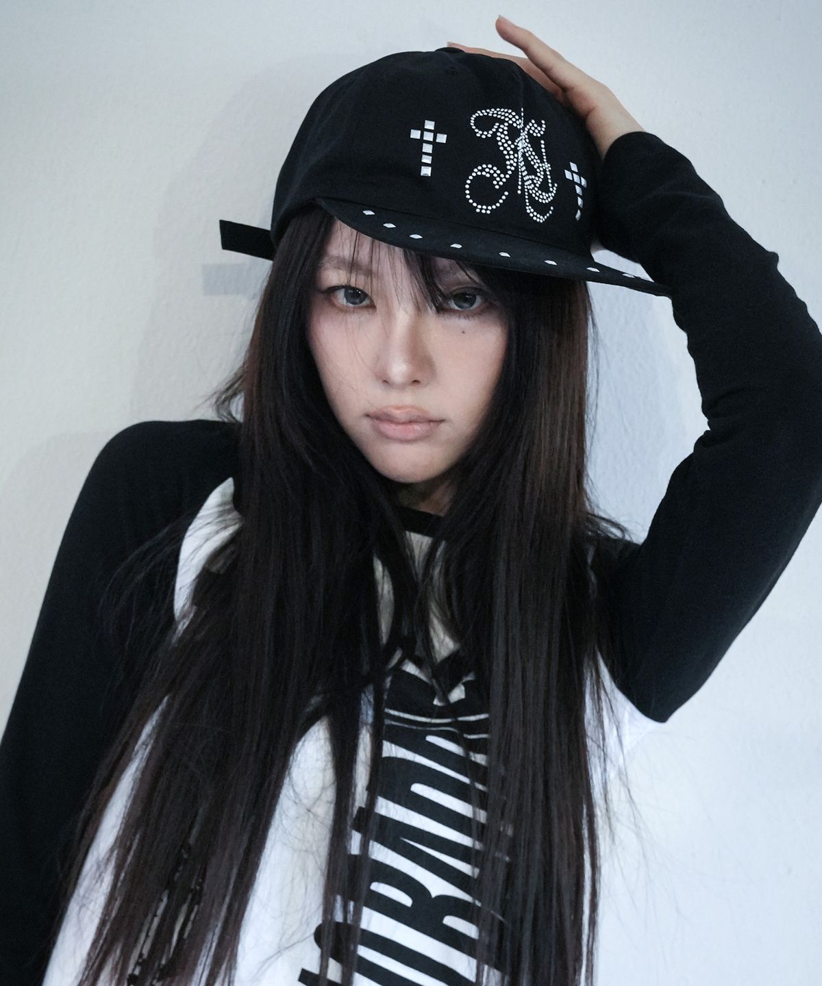 팬시클럽(FANCY CLUB) 헤일로 스터드 캡 (BLACK) F26ZE412