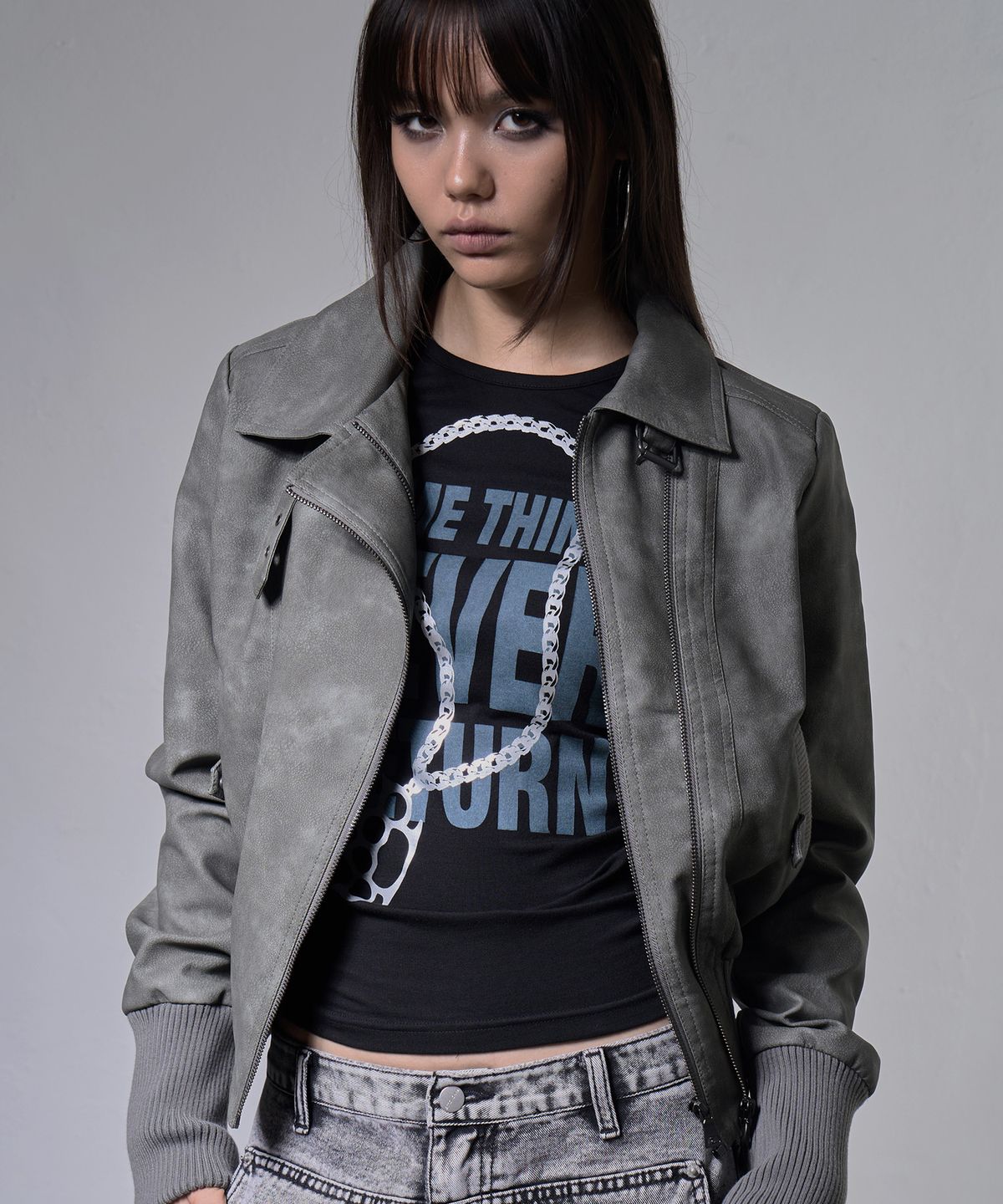 팬시클럽(FANCY CLUB) 하이넥 리브드 레더 자켓 (LIGHT GRAY) F26ZA506