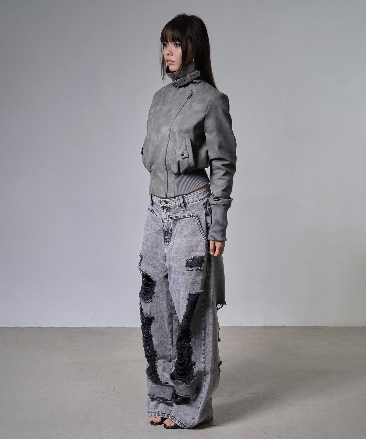 팬시클럽(FANCY CLUB) 하이넥 리브드 레더 자켓 (LIGHT GRAY) F26ZA506