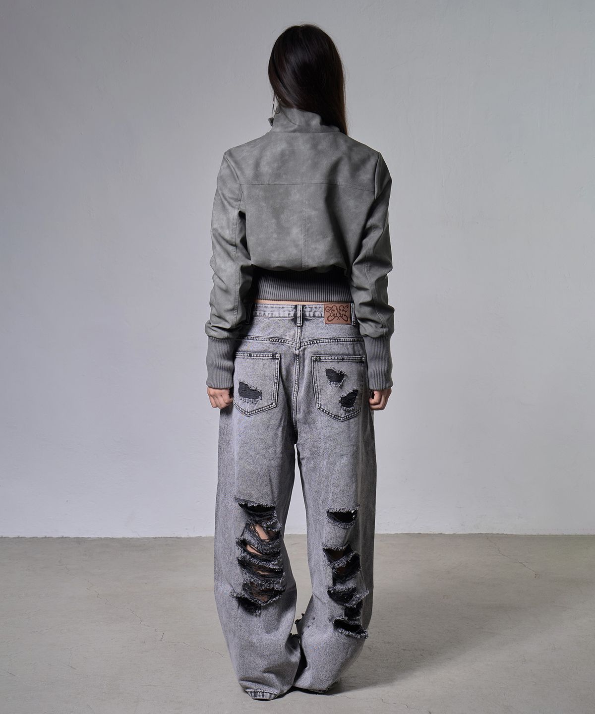 팬시클럽(FANCY CLUB) 하이넥 리브드 레더 자켓 (LIGHT GRAY) F26ZA506