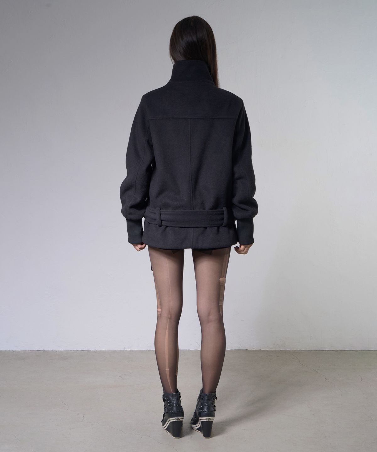 팬시클럽(FANCY CLUB) 하이넥 토글 하프 코트 (BLACK) F26ZA505