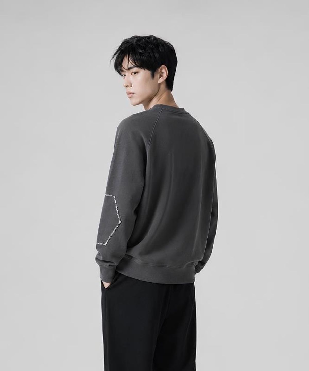 커스텀어스(CUSTOMUS) 남성 지그재그스티치 포켓 라운드넥 맨투맨 CXS26FKRT807 GRY