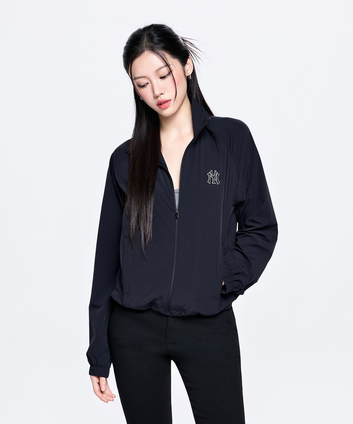 엠엘비(MLB) 여성 바시티 스포티브 크롭 바람막이 NY (Black)