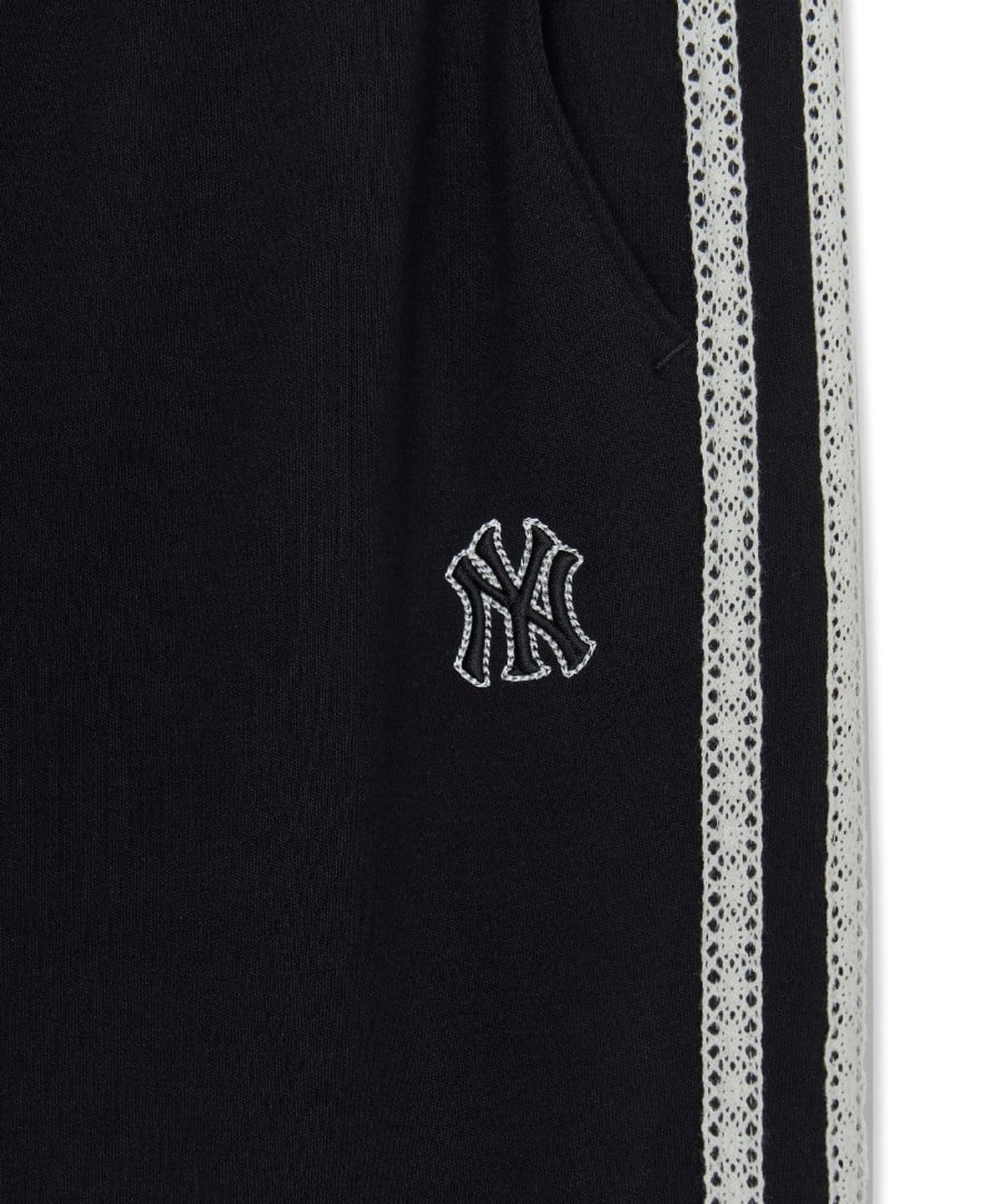 엠엘비(MLB) 여성 베이직 스몰로고 리본 레이스트랙 와이드 플레어 팬츠 NY (Black)