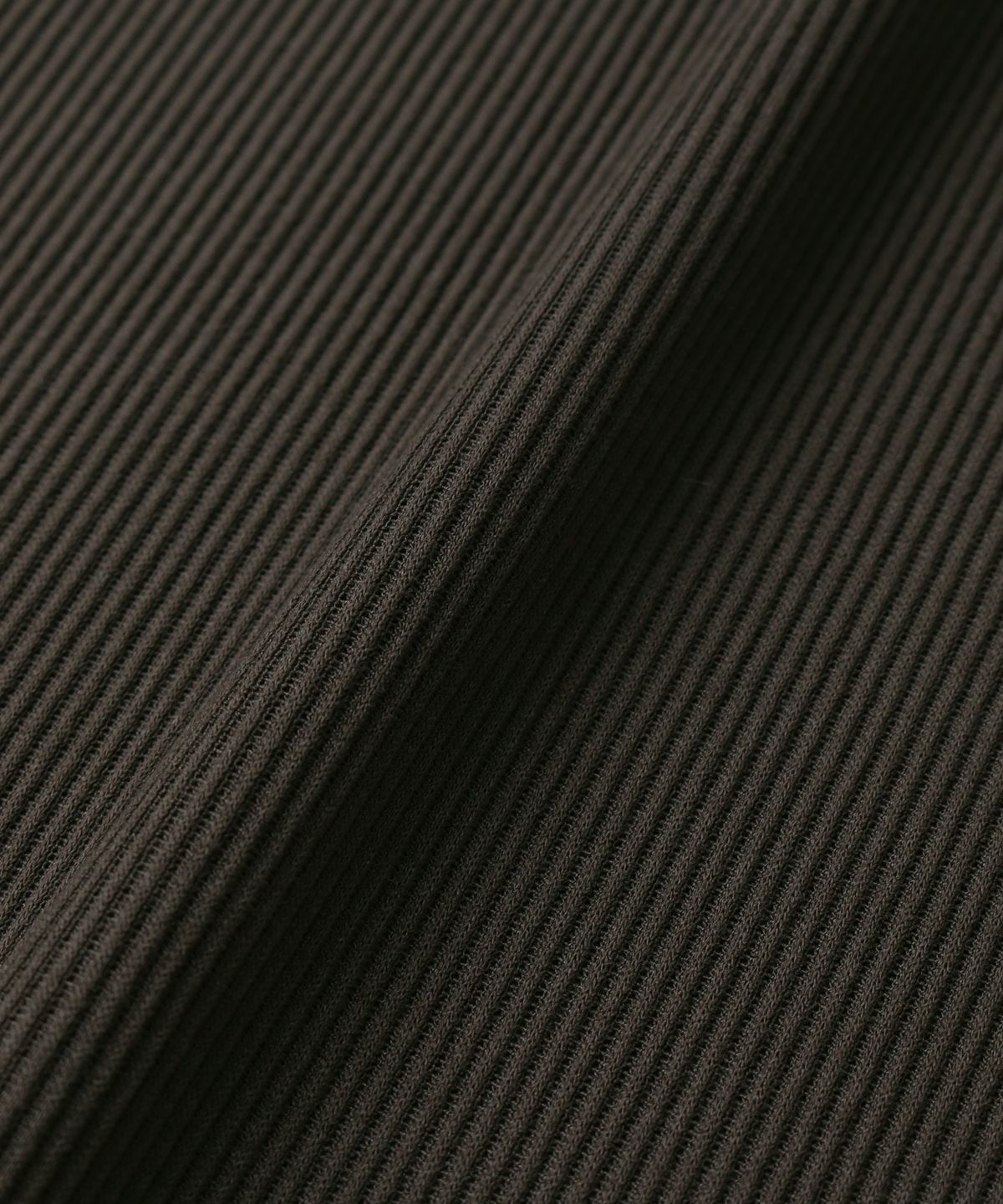인더스트(INDUST) 레이어드 헨리넥 롱 슬리브 (카키)