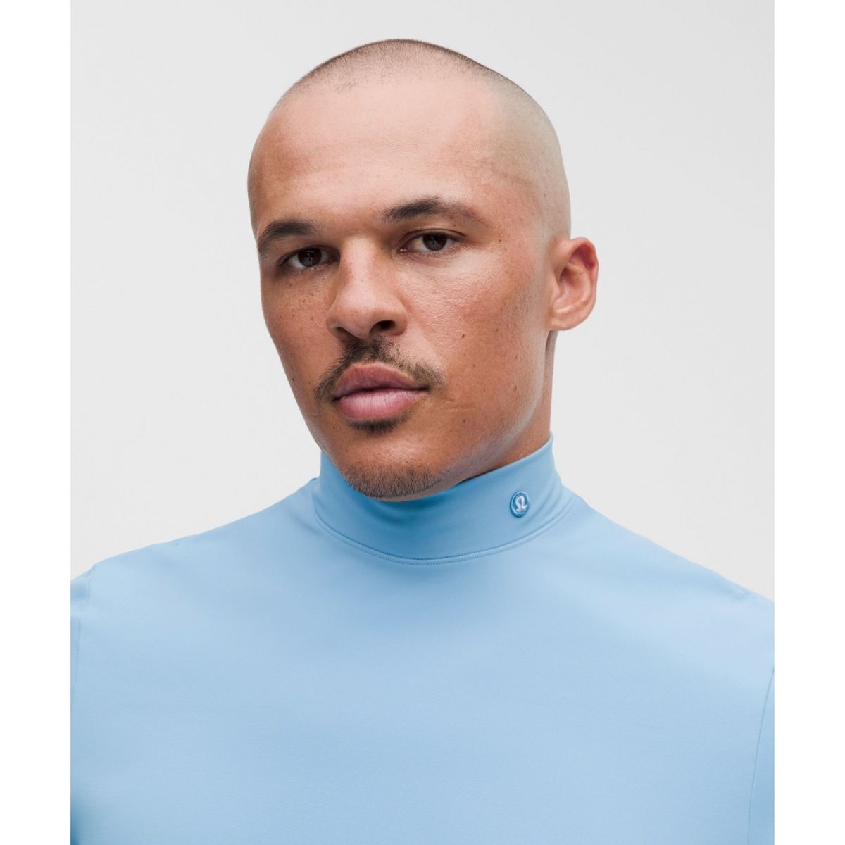룰루레몬(LULULEMON) 멘즈 ShowZero™ 슬림 핏 모크넥 셔츠  DEAM