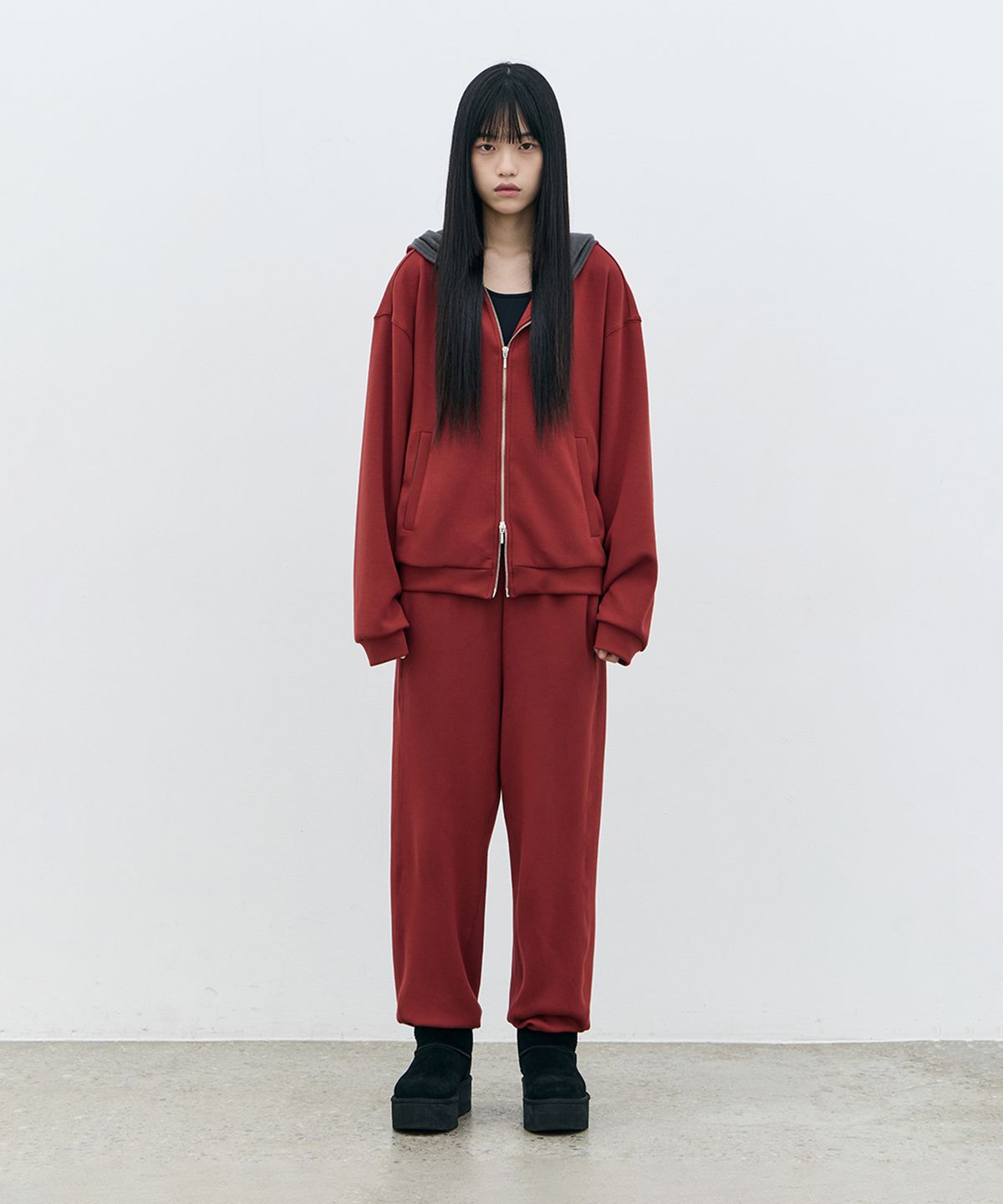 로움(ROWM) SOFT CONTOUR HOODED ZIP-UP (RED/CHARCOAL)