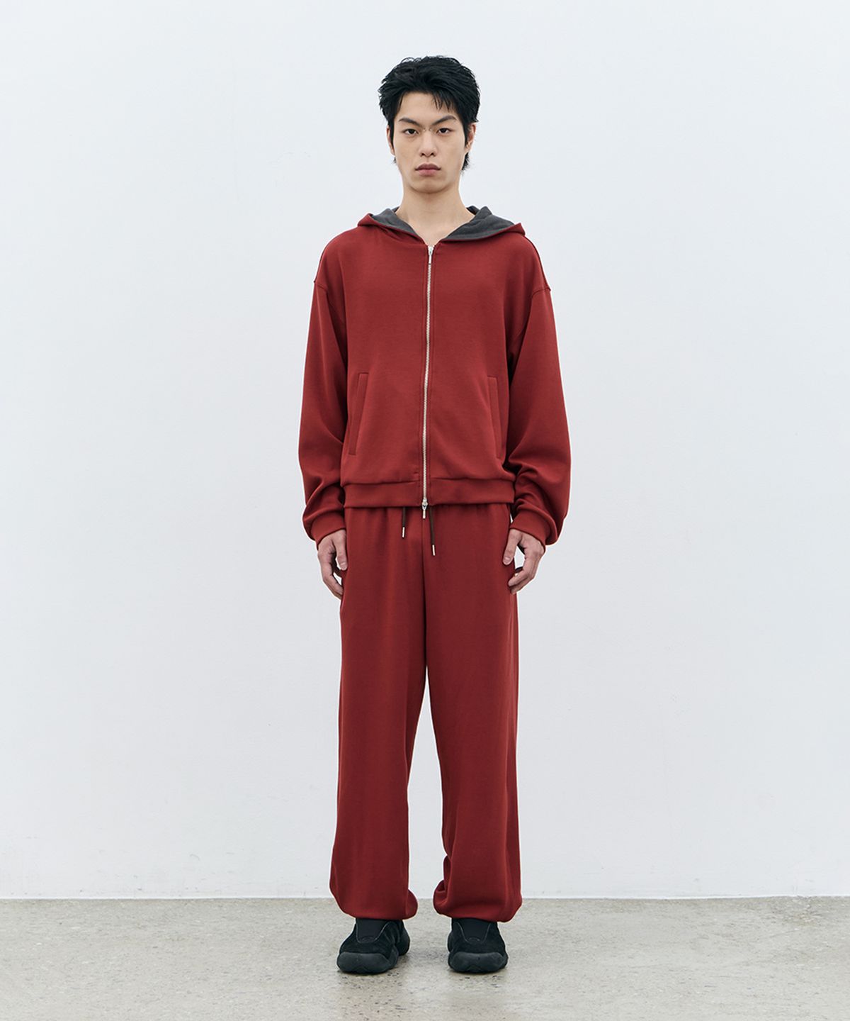 로움(ROWM) SOFT CONTOUR EASY PANTS (RED/CHARCOAL)