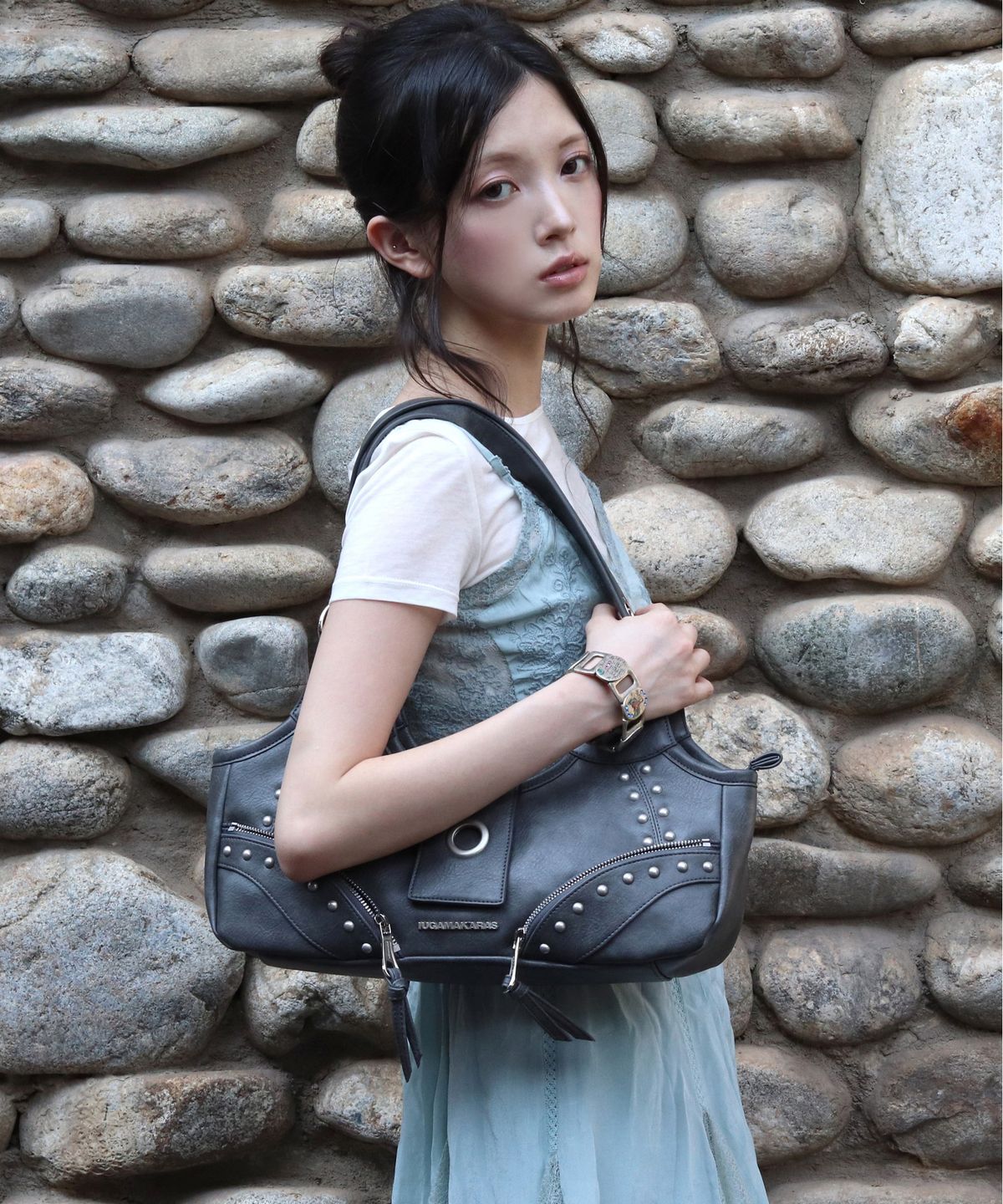 이우가마카라스(IUGAMAKARAS) Studded Ring Vintage Shoulder Bag (Black)