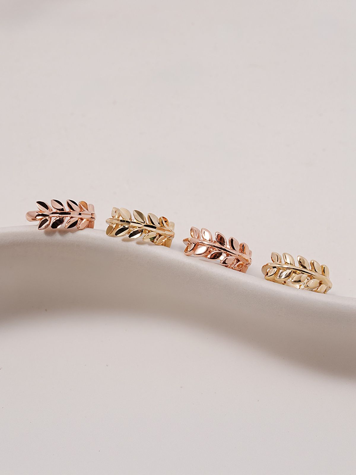 미니멀피어싱(MINIMALPIERCING) 14K 리프 라인 원터치 링 귀걸이