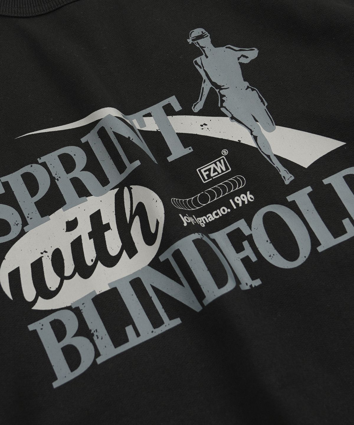 프리즘웍스(FRIZMWORKS) SPRINT WITH BLINDFOLD SWEATSHIRT _ BLACK
