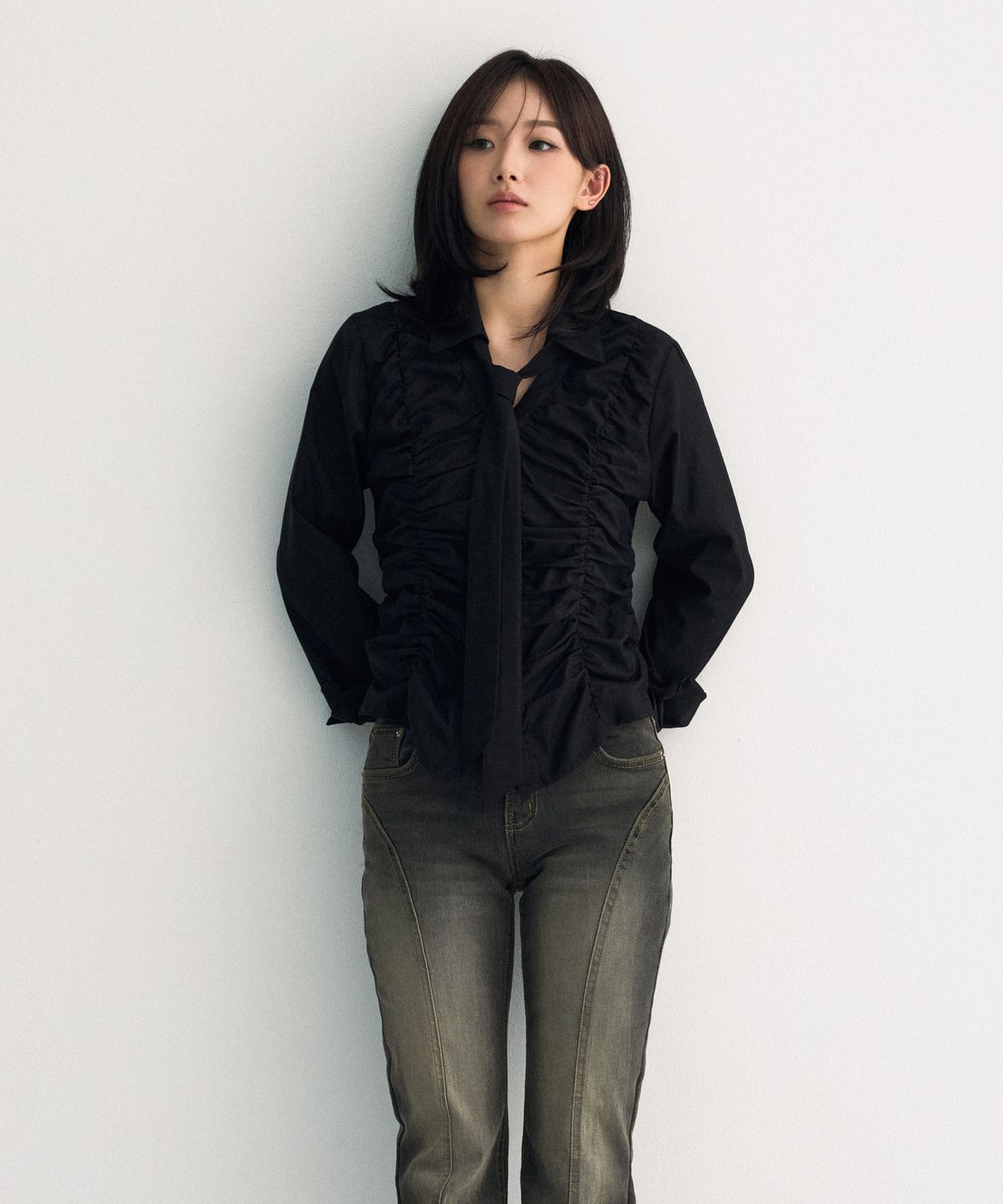 아리킴(ARIKIM) ELISE TIE SHIRRING SHIRT / BLACK