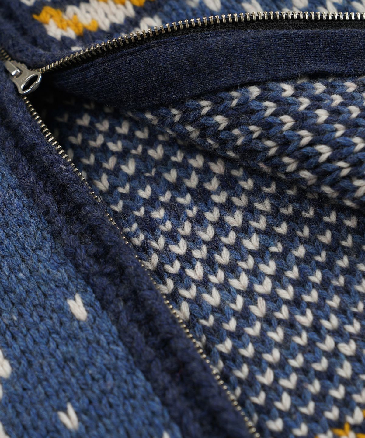 프리즘웍스(FRIZMWORKS) HEAVY COWICHAN KNIT VEST _ BLUE