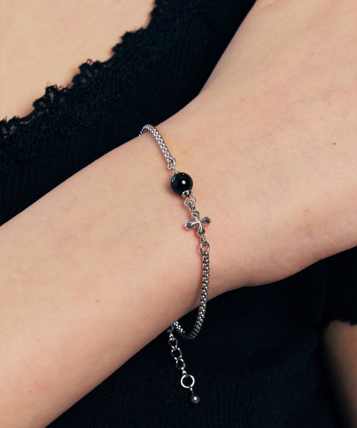 헤이(HEI) vintage onyx & cross bracelet