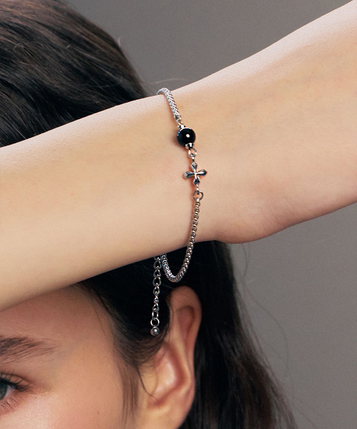 헤이(HEI) vintage onyx & cross bracelet