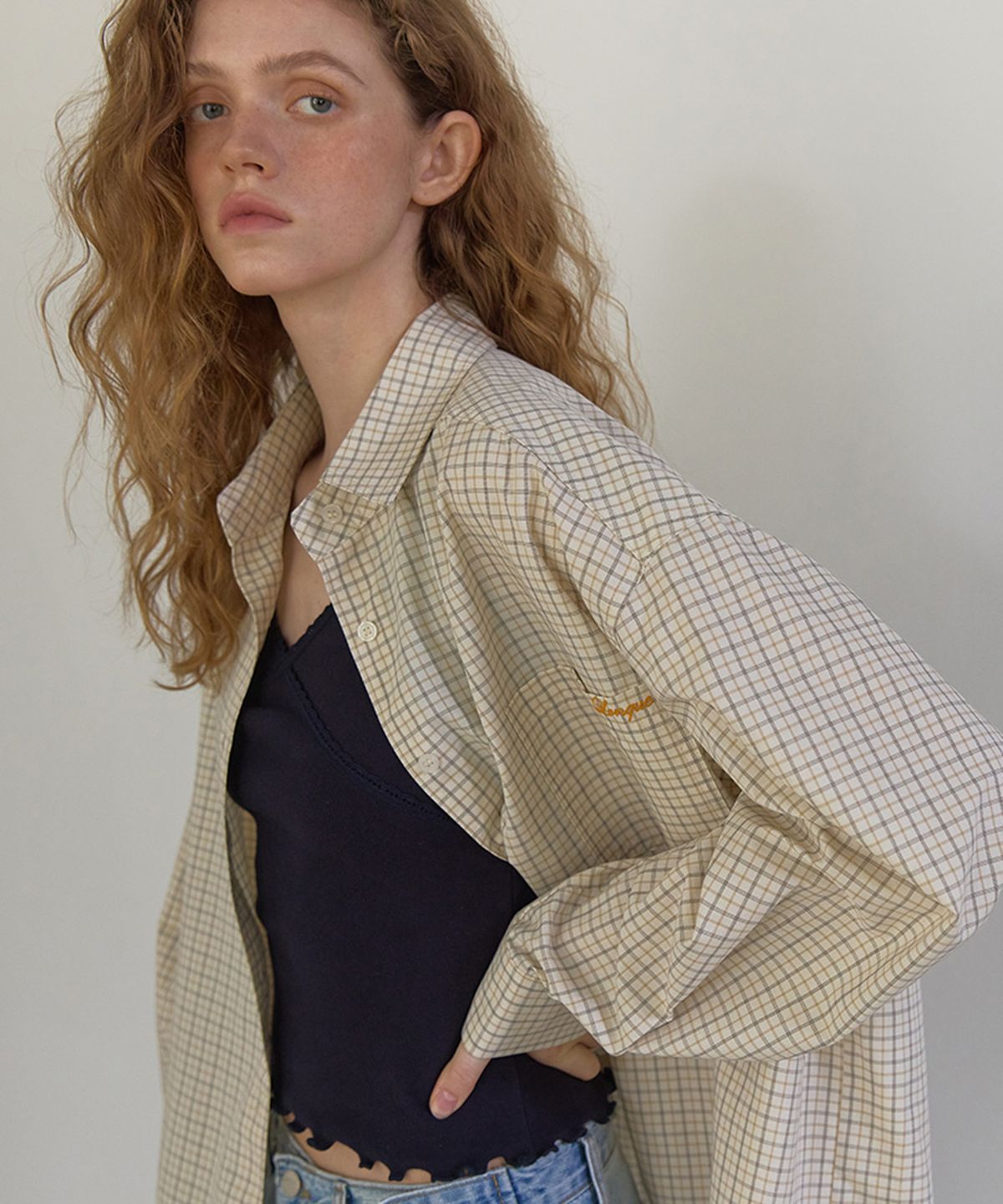 론크(LONQUE) OVERSIZED LOGO CHECK SHIRT (IVORY)