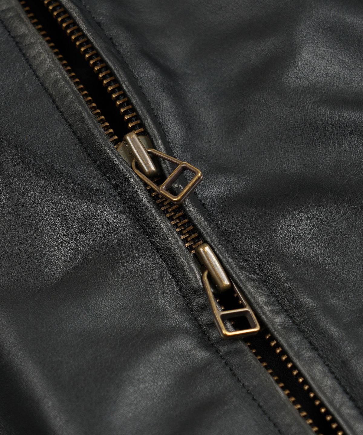 프리즘웍스(FRIZMWORKS) PATINA COWHIDE TANKER JACKET _ WASHED BLACK