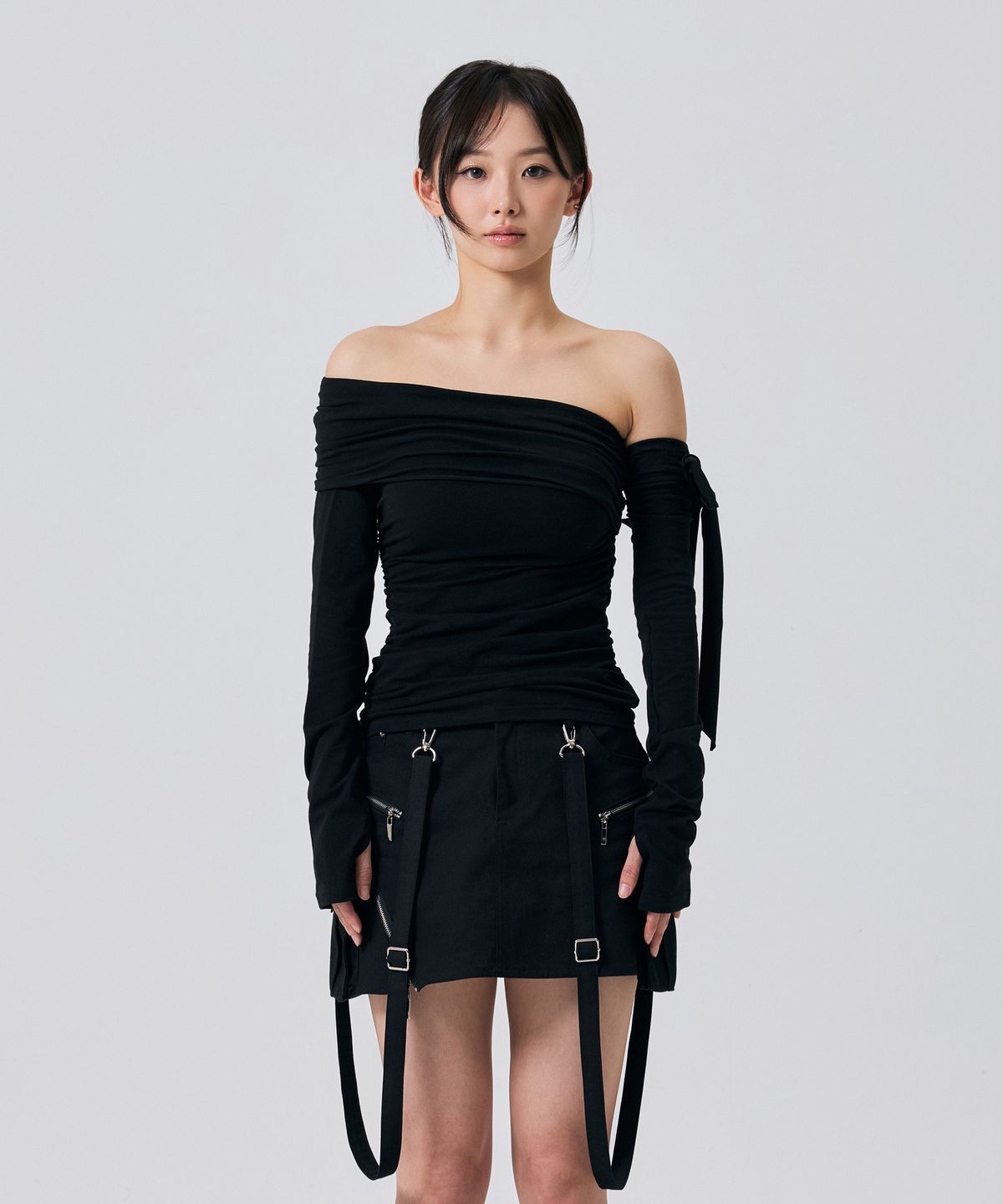 아리킴(ARIKIM) RIEN ONE-SHOULDER SHIRRING TOP / BLACK