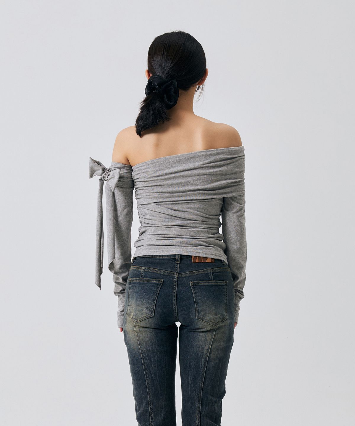 아리킴(ARIKIM) RIEN ONE-SHOULDER SHIRRING TOP / MELANGE
