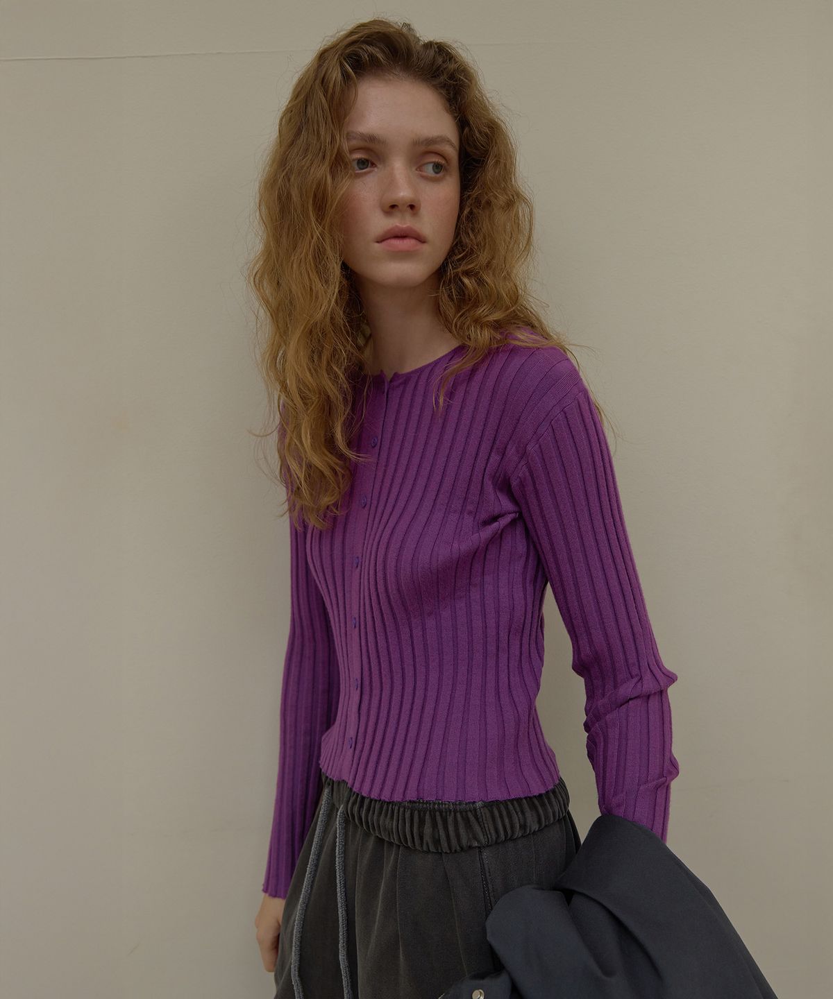 론크(LONQUE) BUTTON UP RIBBED ROUND CARDIGAN (PURPLE)