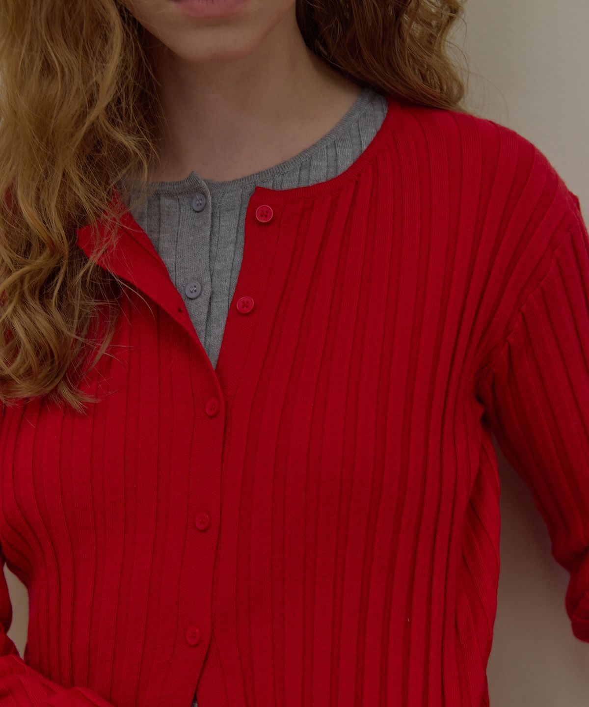론크(LONQUE) BUTTON UP RIBBED ROUND CARDIGAN (RED)
