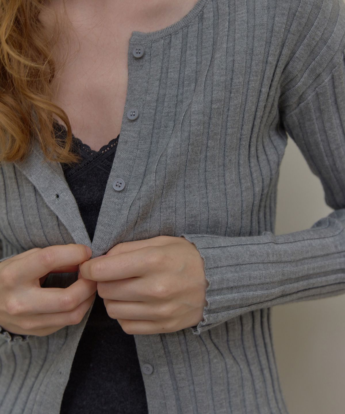 론크(LONQUE) BUTTON UP RIBBED ROUND CARDIGAN (GRAY)