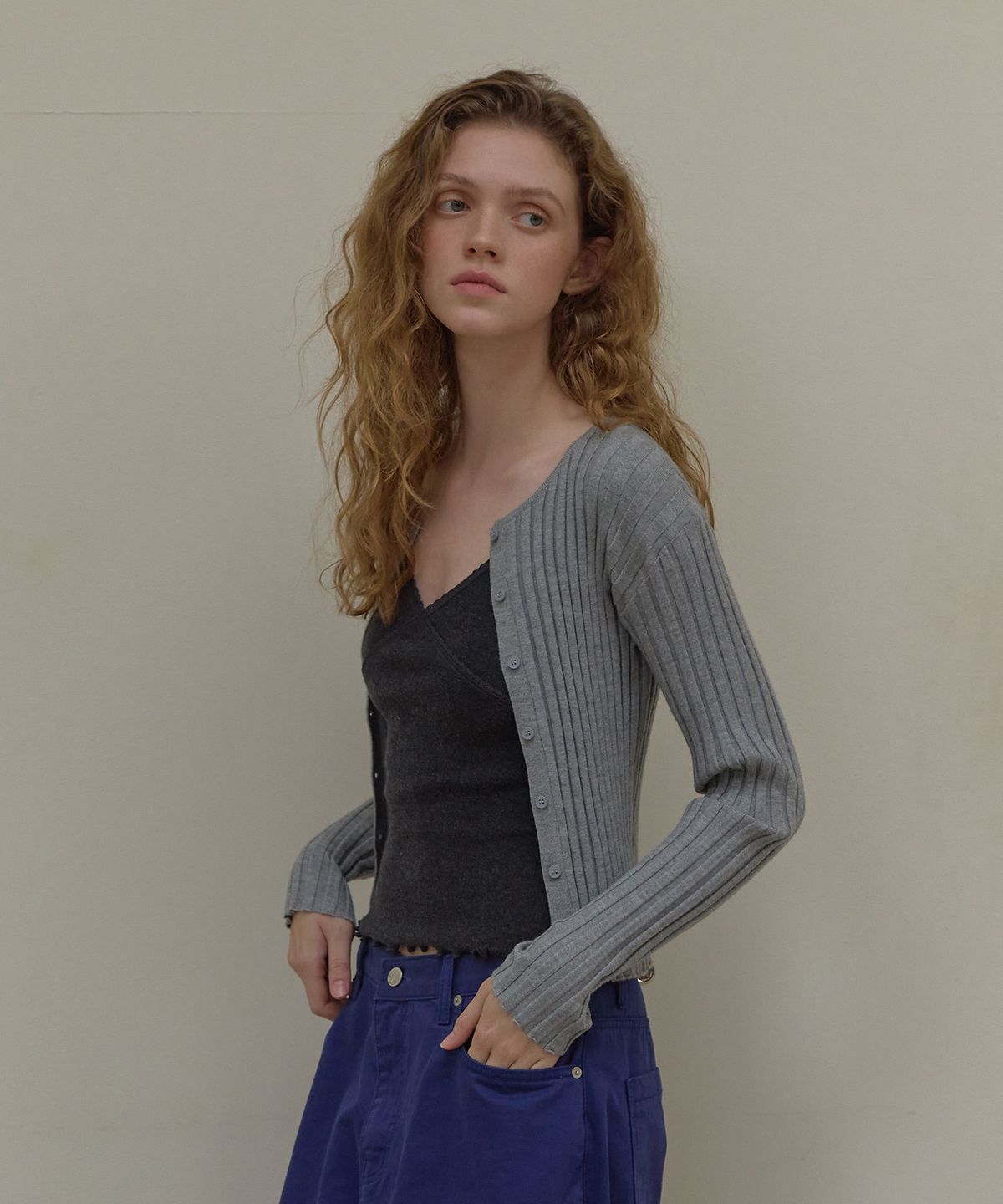 론크(LONQUE) BUTTON UP RIBBED ROUND CARDIGAN (GRAY)