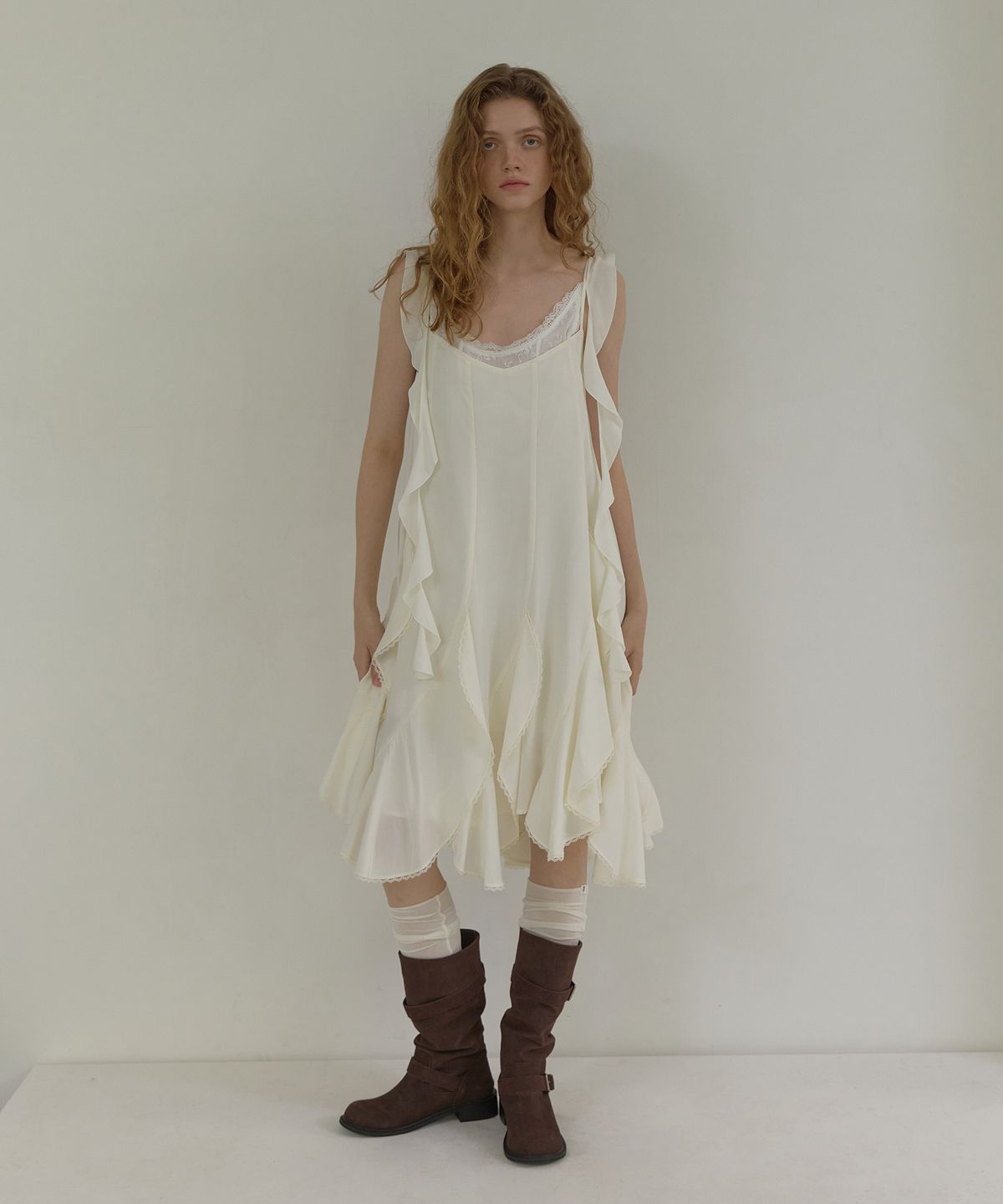 론크(LONQUE) RUFFLE SLEEVELESS CAMI DRESS (IVORY)