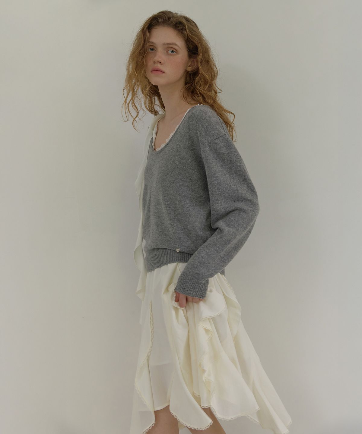 론크(LONQUE) RUFFLE SLEEVELESS CAMI DRESS (IVORY)