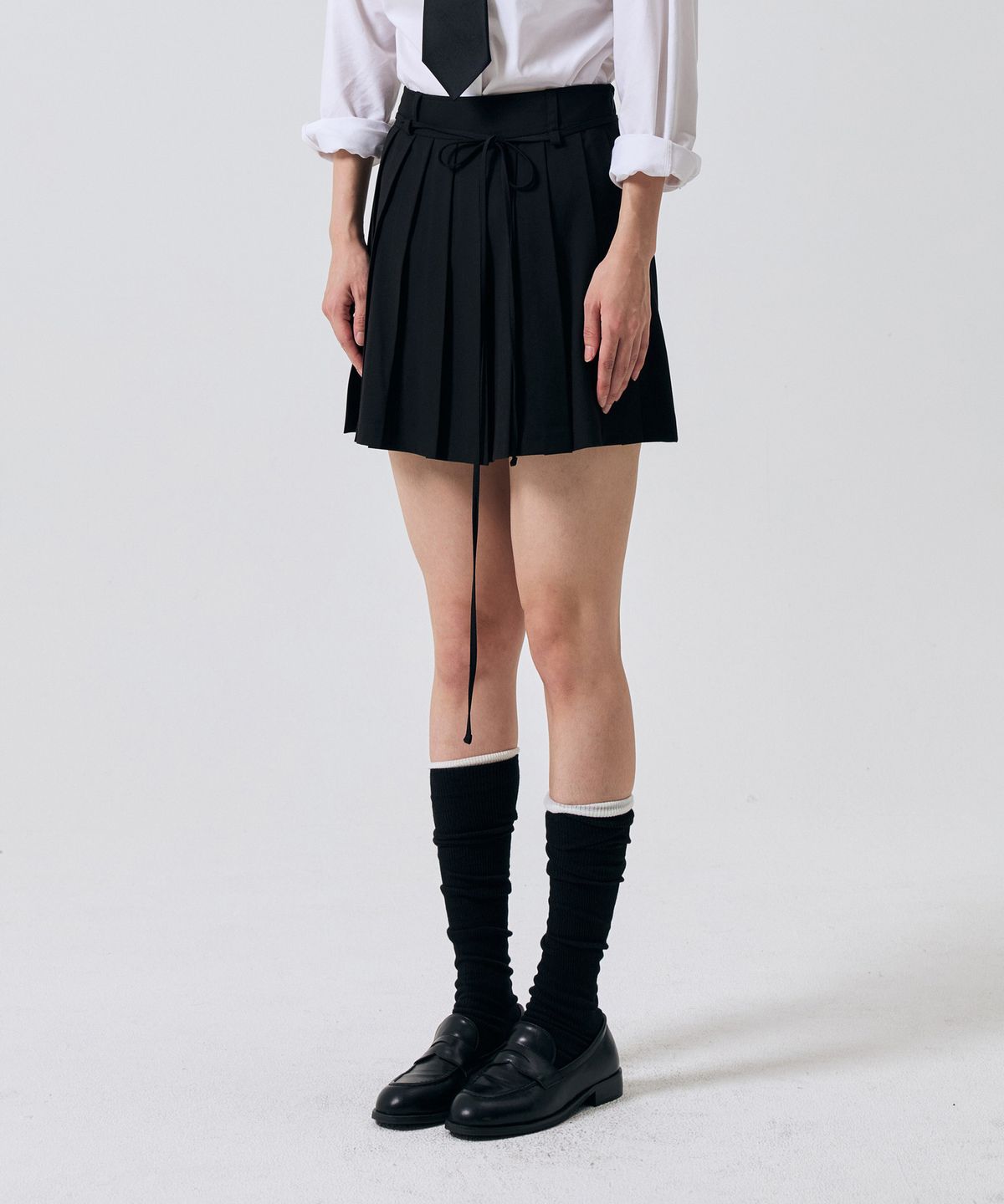 아리킴(ARIKIM) SWAN PLEATS SKIRT PANTS / BLACK