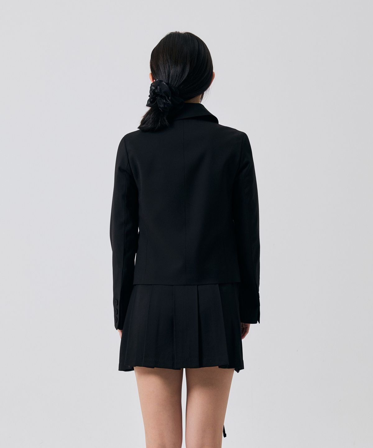 아리킴(ARIKIM) SWAN CROP JACKET / BLACK