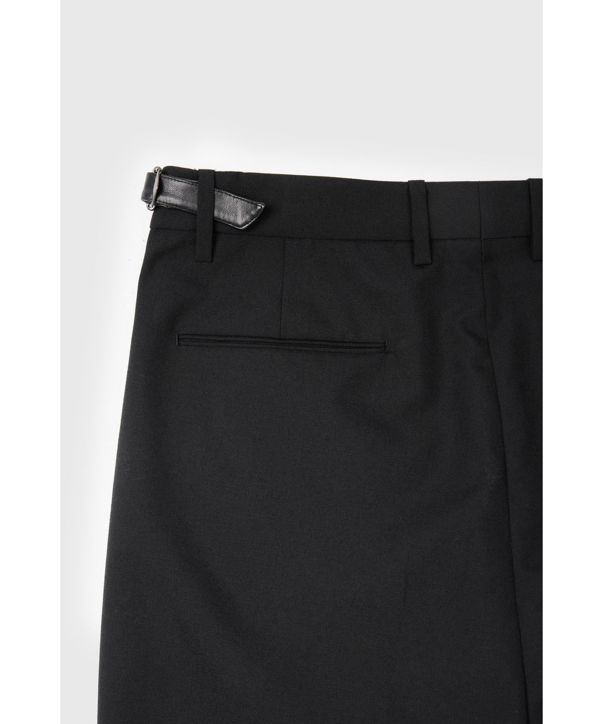 유스(YOUTH) 2-Pleated Tapered Pants - Black