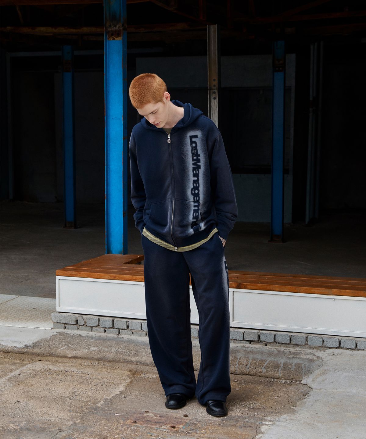 엘엠씨(LMC) SUNFADE BLUR LOGO SWEAT PANTS navy