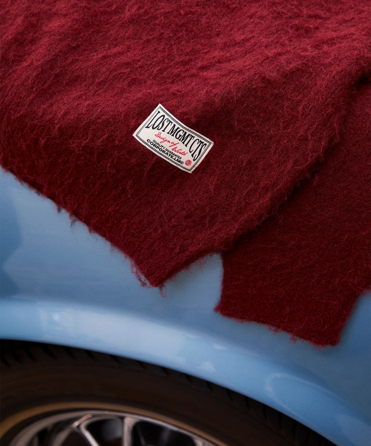 엘엠씨(LMC) GOTHIC LOGO BRUSH ROUND KNIT burgundy