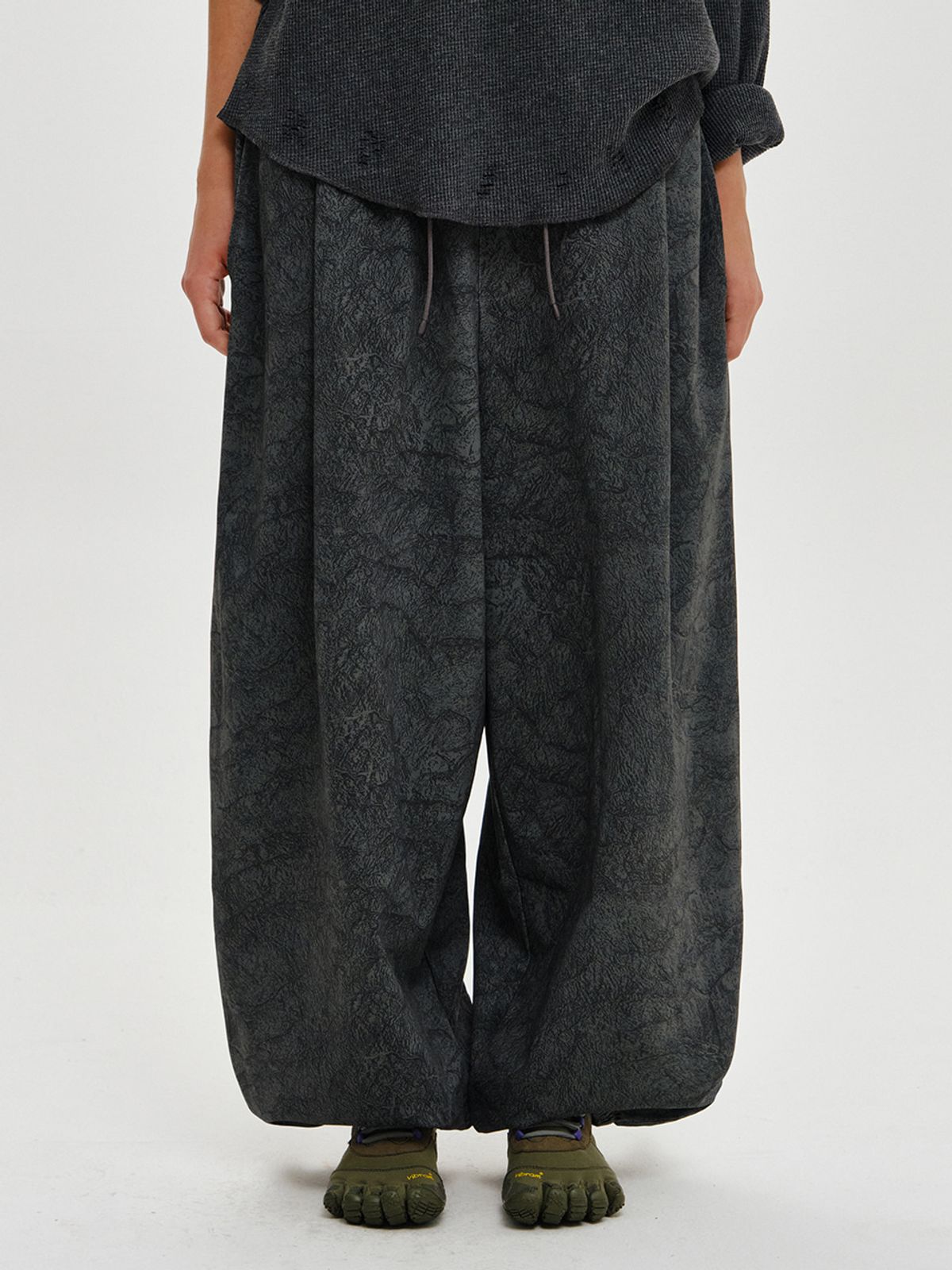 플리즈프로젝트(PLZPROJECT) PATTERN RELAXED JOGGER PANTS, CHARCOAL