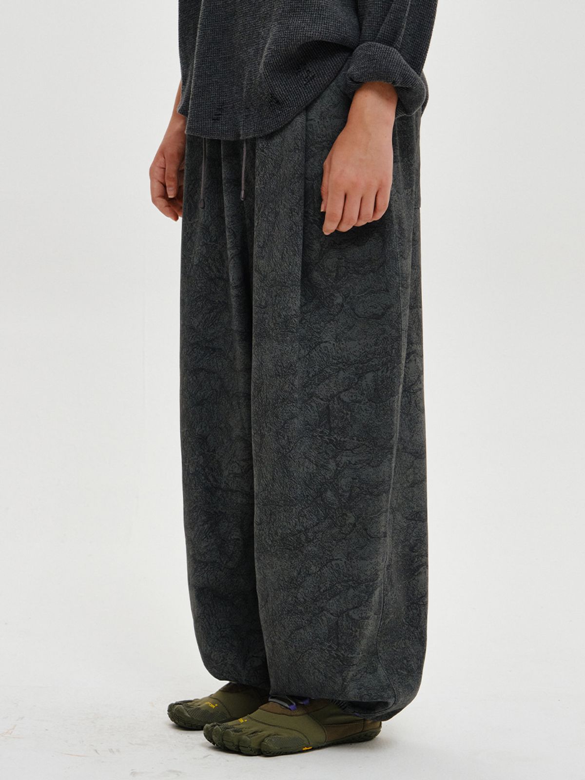플리즈프로젝트(PLZPROJECT) PATTERN RELAXED JOGGER PANTS, CHARCOAL