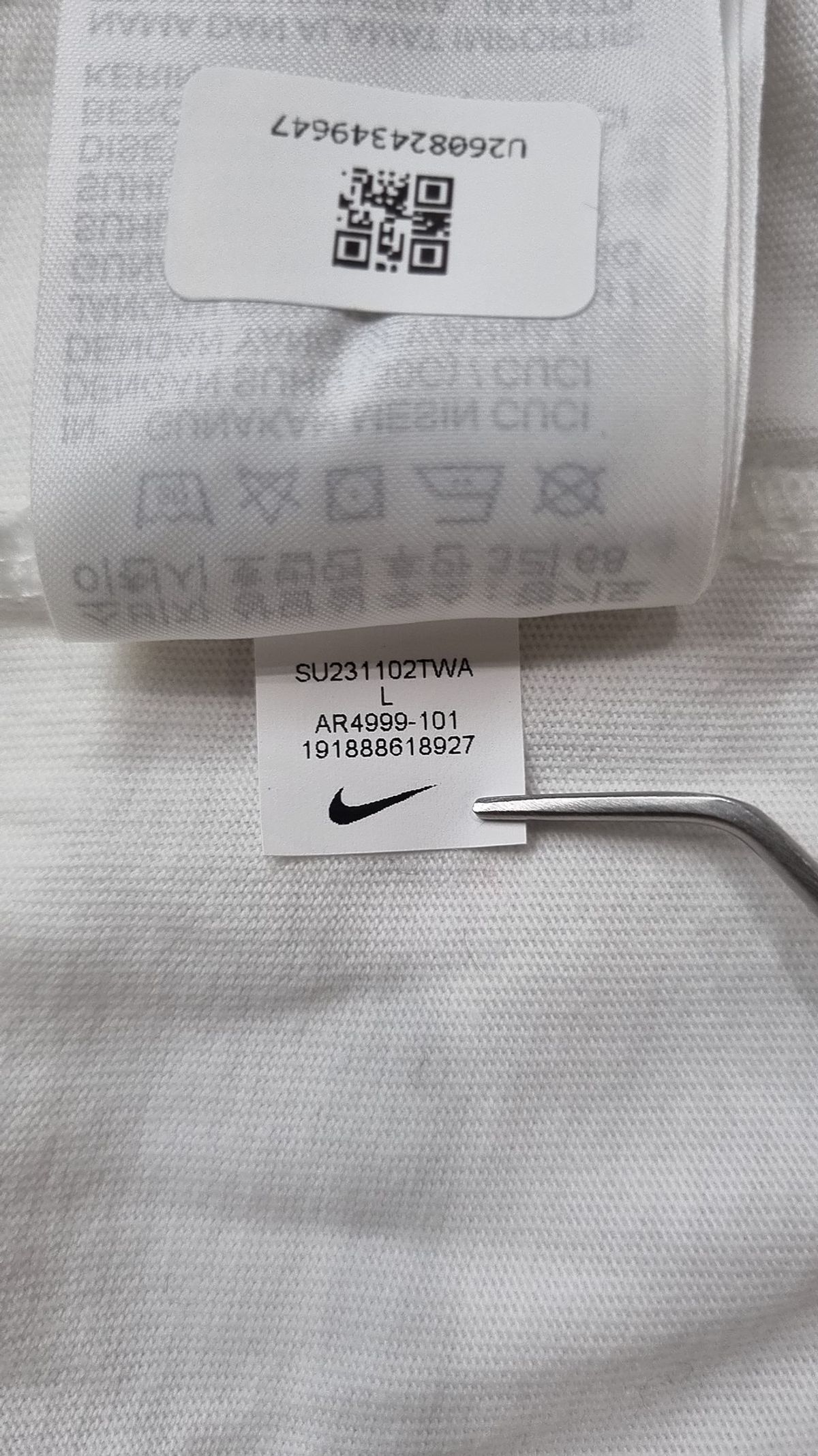 나이키(NIKE) 스포츠웨어 클럽 티셔츠 M - 화이트:블랙 / AR4999-101 L