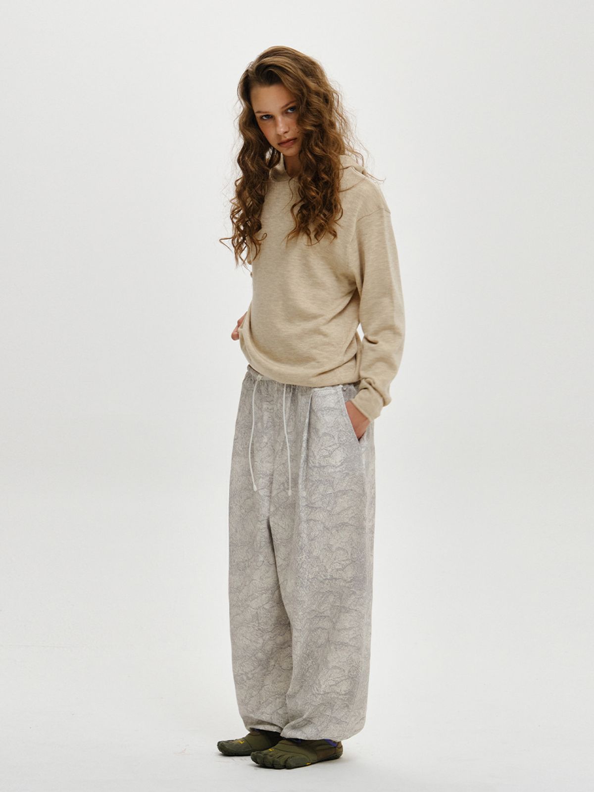 플리즈프로젝트(PLZPROJECT) PATTERN RELAXED JOGGER PANTS, LIGHT GRAY