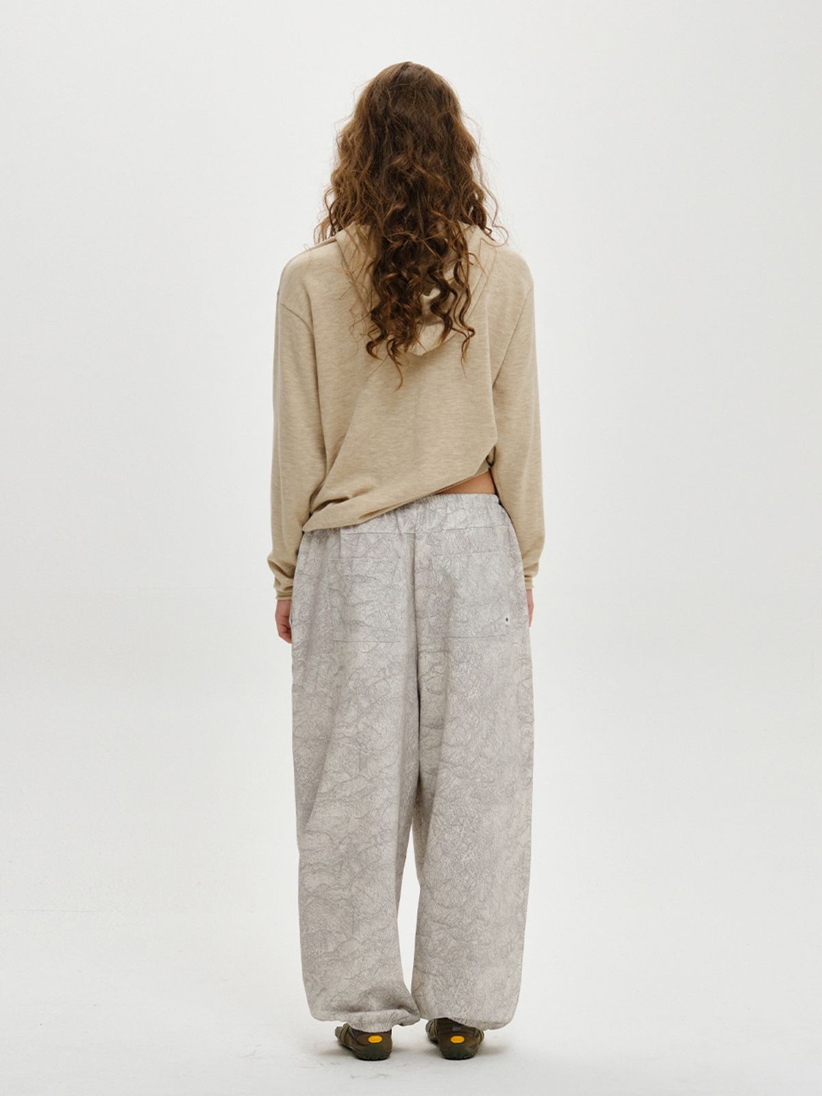 플리즈프로젝트(PLZPROJECT) PATTERN RELAXED JOGGER PANTS, LIGHT GRAY
