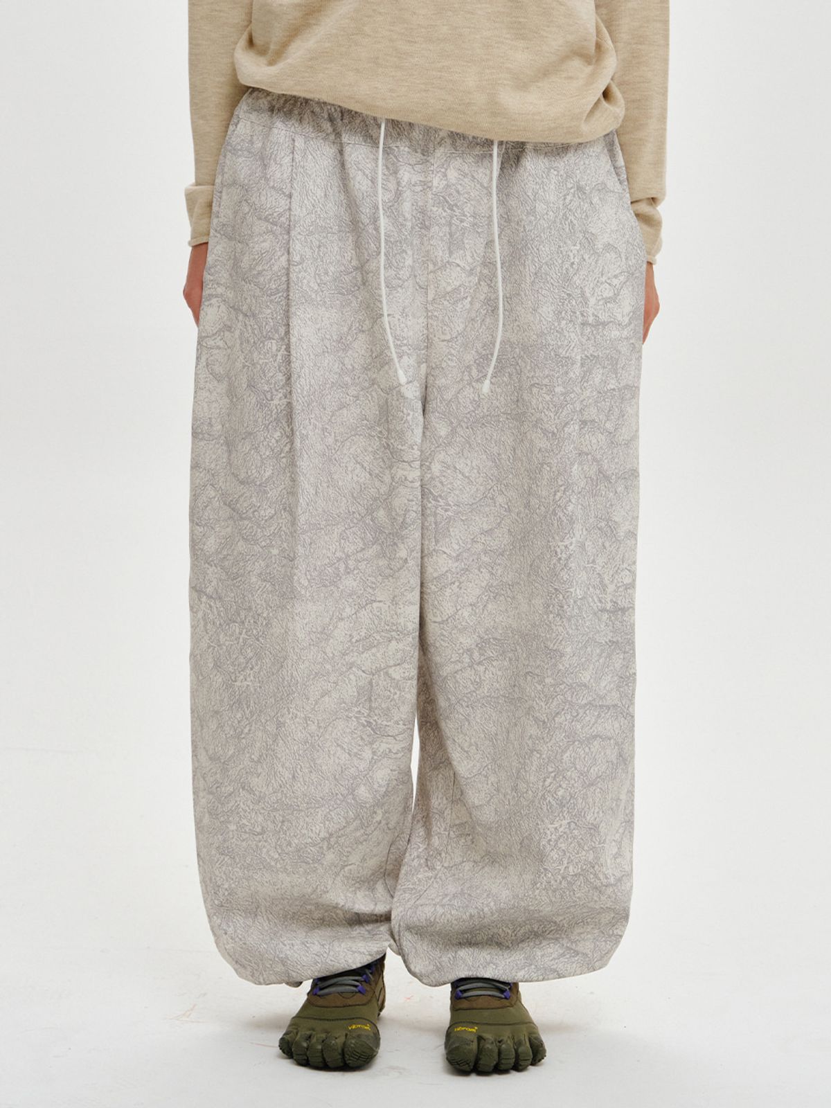 플리즈프로젝트(PLZPROJECT) PATTERN RELAXED JOGGER PANTS, LIGHT GRAY