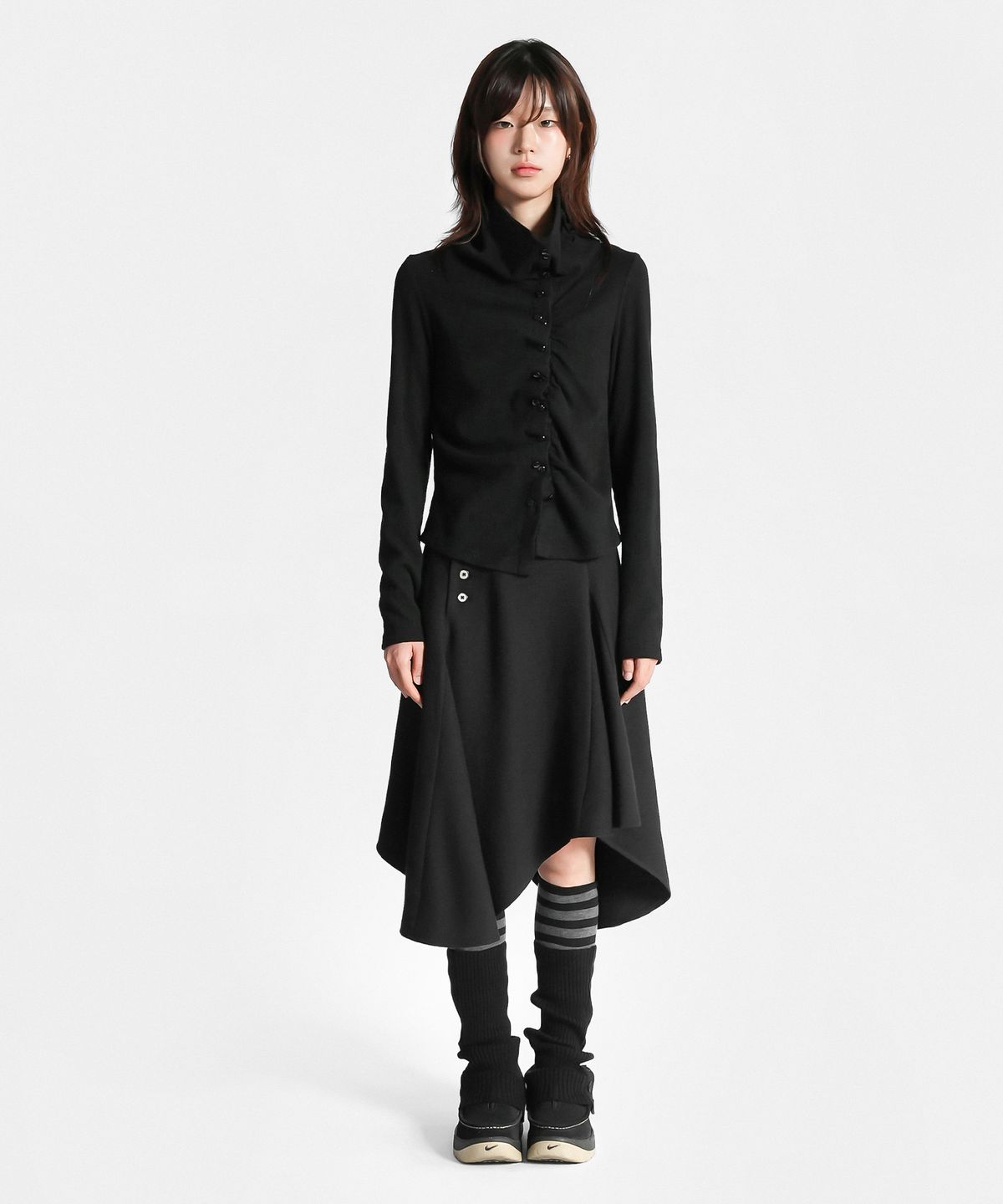지도트(JIDOT) ASYMMETRIC BUTTON FLARE SKIRT BLACK