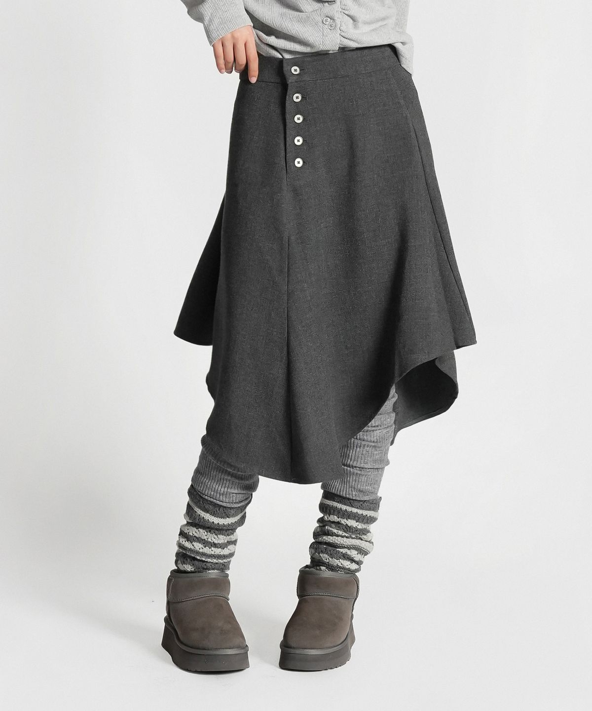 지도트(JIDOT) ASYMMETRIC BUTTON FLARE SKIRT GRAY